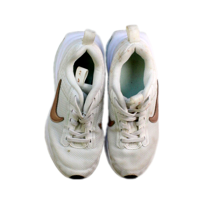 A White Sneakers from Nike in size 7Y for girl. (Back View)