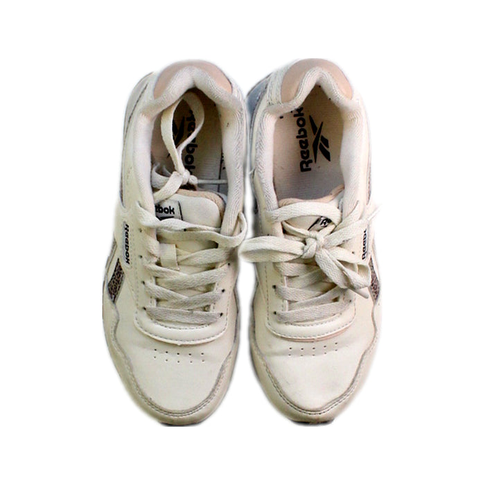 A White Sneakers from Reebok in size 7Y for girl. (Back View)