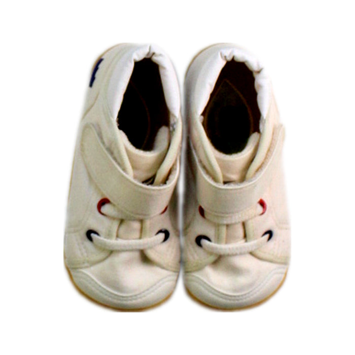 A White Sneakers from Moonstar in size 18-24M for neutral. (Back View)