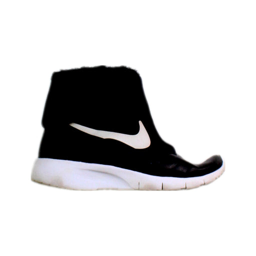A Black Sneakers from Nike in size 9Y for girl. (Front View)
