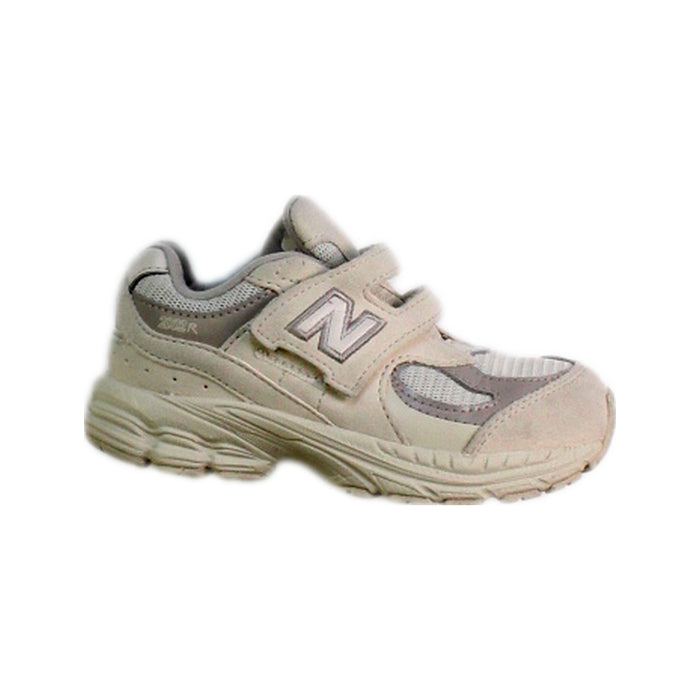 A White Sneakers from New Balance in size 4T for neutral. (Front View)