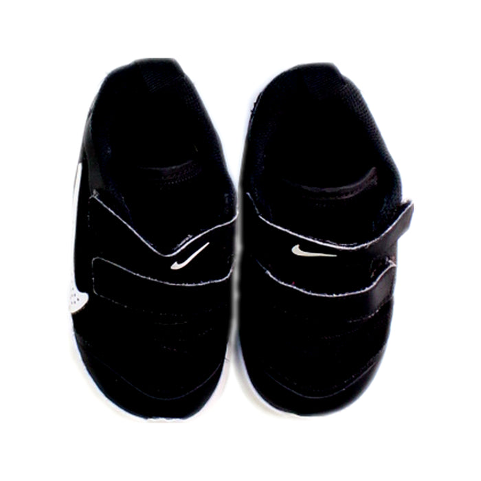 A Black Sneakers from Nike in size 3T for boy. (Back View)