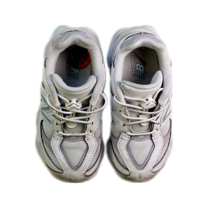 A White Sneakers from New Balance in size 4T for neutral. (Back View)