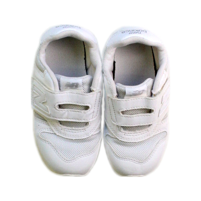 A White Sneakers from New Balance in size 4T for neutral. (Back View)