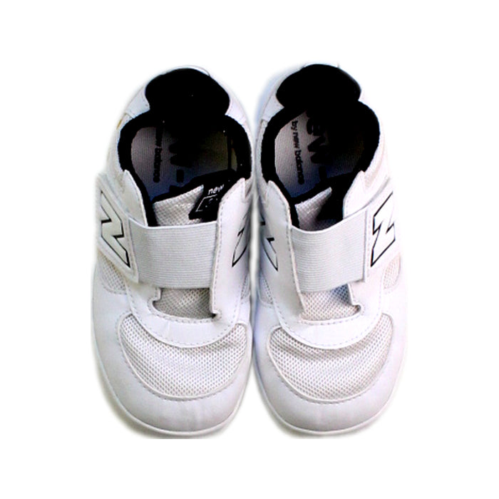 A White Sneakers from New Balance in size 4T for neutral. (Back View)