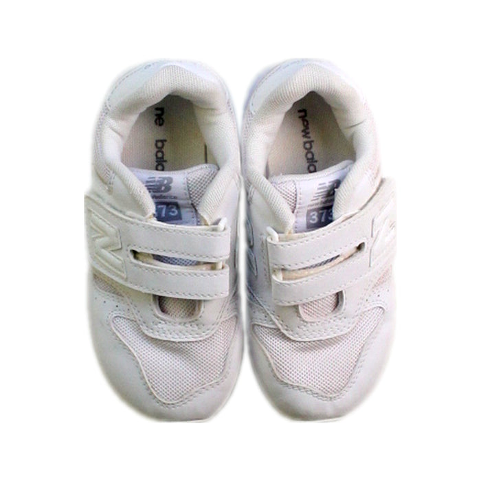 A White Sneakers from New Balance in size 5T for neutral. (Back View)