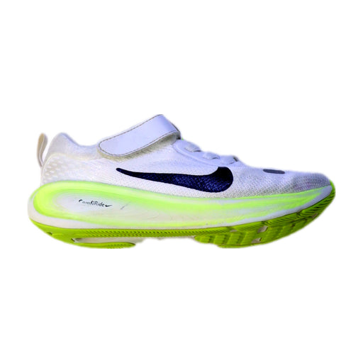 A White Sneakers from Nike in size 6T for neutral. (Front View)