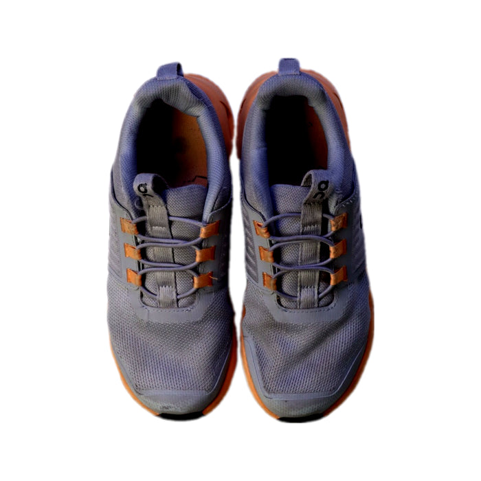 A Grey Sneakers from On in size 9Y for neutral. (Back View)
