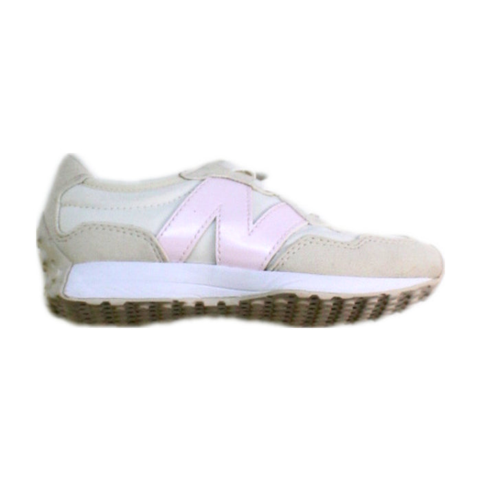 A Beige Sneakers from New Balance in size 6T for girl. (Front View)