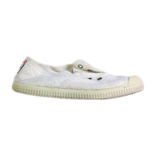A White Slip Ons from Cienta in size 6T for girl. (Front View)