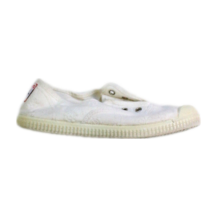 A White Slip Ons from Cienta in size 6T for girl. (Front View)
