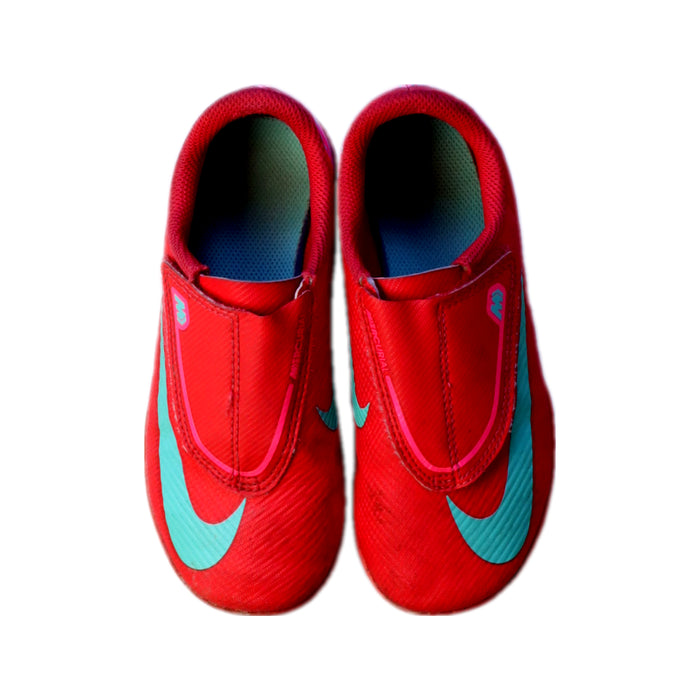 A Red Cleats/Soccer Shoes from Nike in size 5T for boy. (Back View)