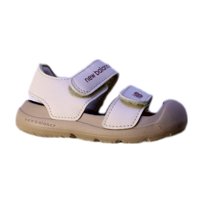 A White Sandals from New Balance in size 3T for neutral. (Front View)