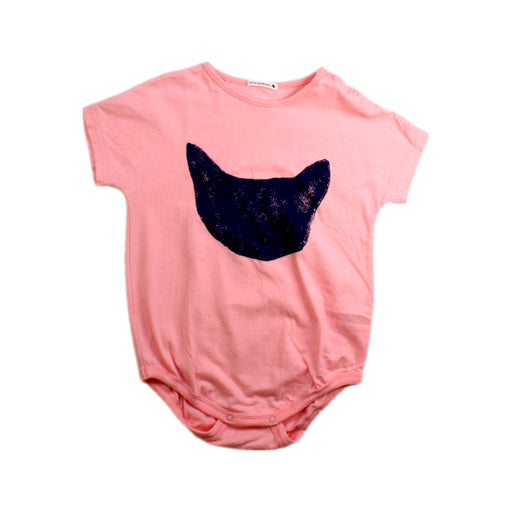 A Pink Short Sleeve Bodysuits from minä perhonen in size 3-6M for girl. (Front View)