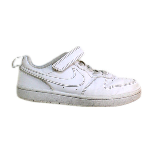 A White Sneakers from Nike in size 6T for neutral. (Front View)
