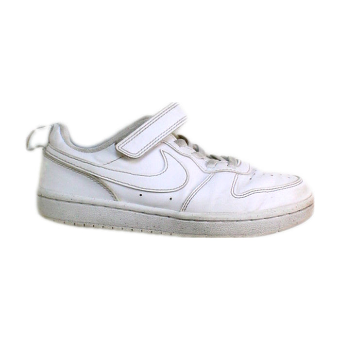 A White Sneakers from Nike in size 6T for neutral. (Front View)