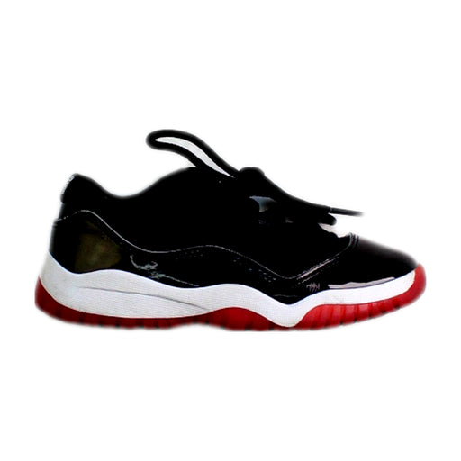 A Black Sneakers from Nike in size 5T for boy. (Front View)