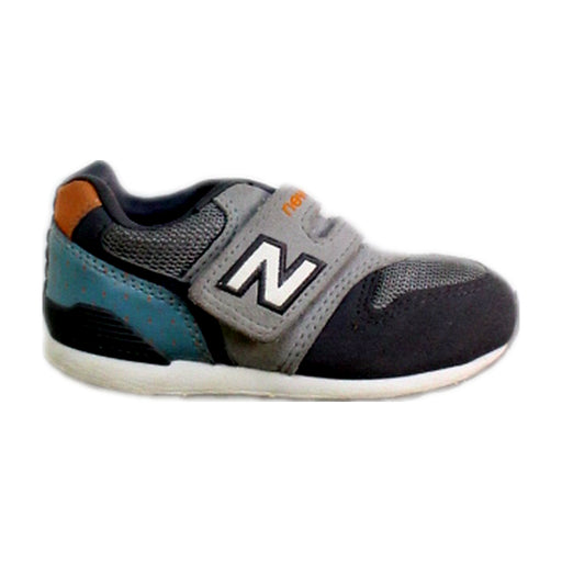 A Grey Sneakers from New Balance in size 18-24M for boy. (Front View)