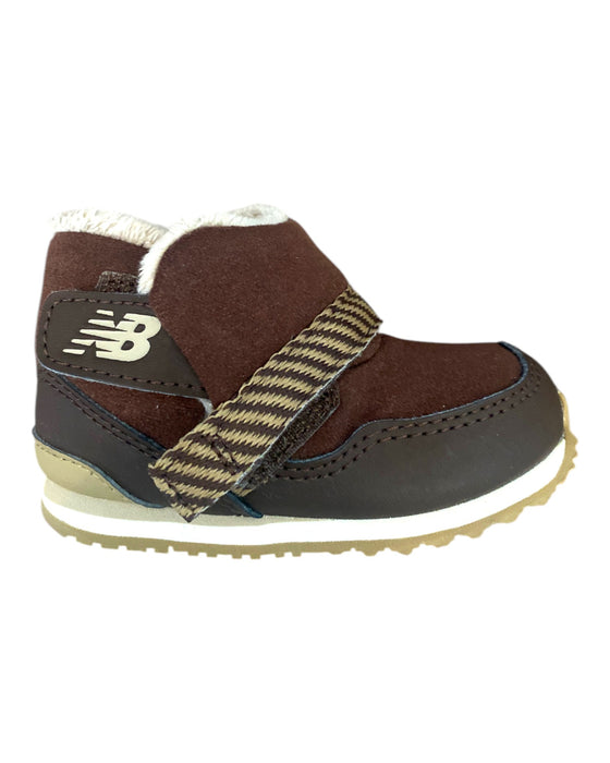 A Brown Winter Boots from New Balance in size 12-18M for neutral. (Back View)