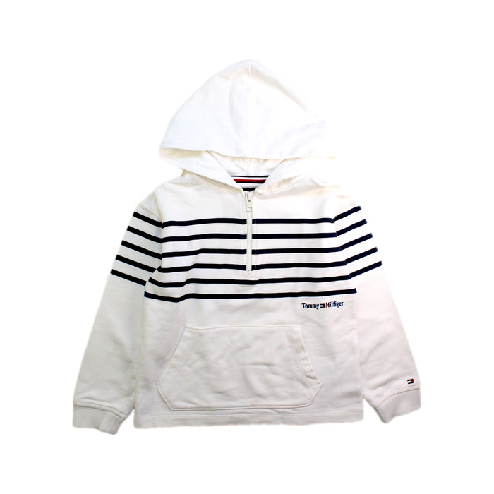 A White Hooded Sweatshirts from Tommy Hilfiger in size 5T for boy. (Front View)