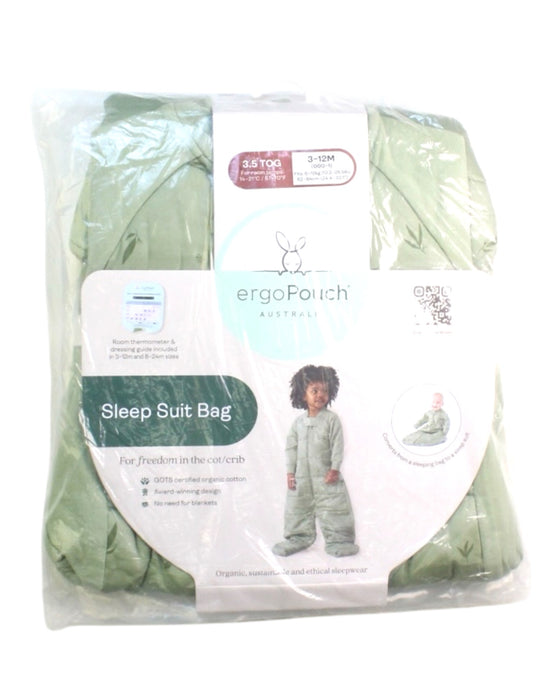 A Green Sleepsacs from ErgoPouch in size 3-6M for neutral. (Front View)