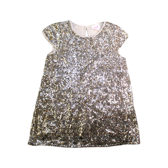 A Silver Short Sleeve Dresses from Seed in size 6T for girl. (Front View)