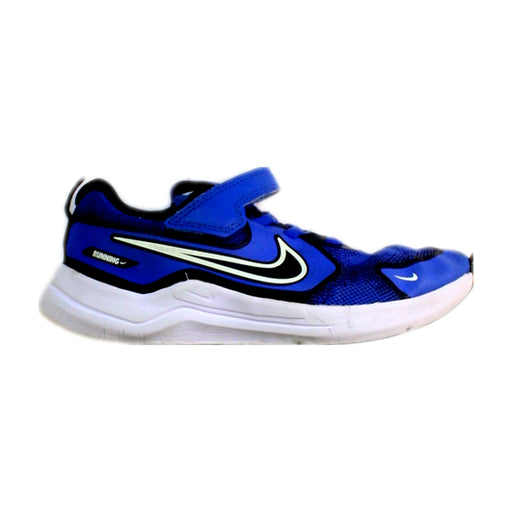 A Blue Sneakers from Nike in size 7Y for boy. (Front View)