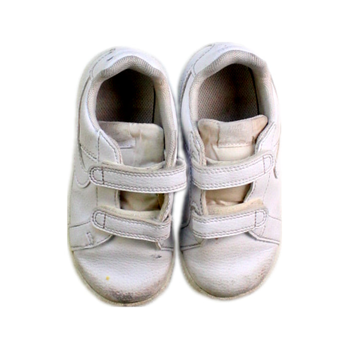 A White Sneakers from Nike in size 3T for boy. (Back View)