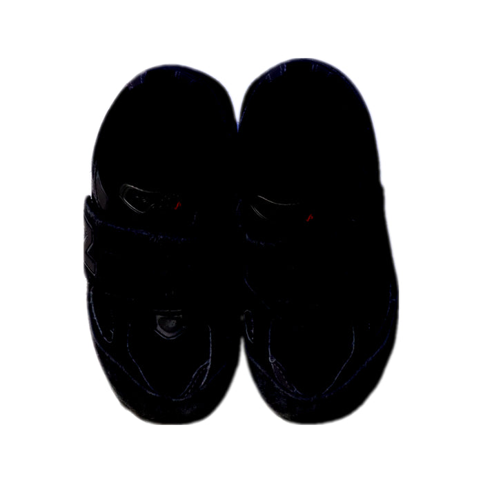 A Black Sneakers from New Balance in size 4T for neutral. (Back View)
