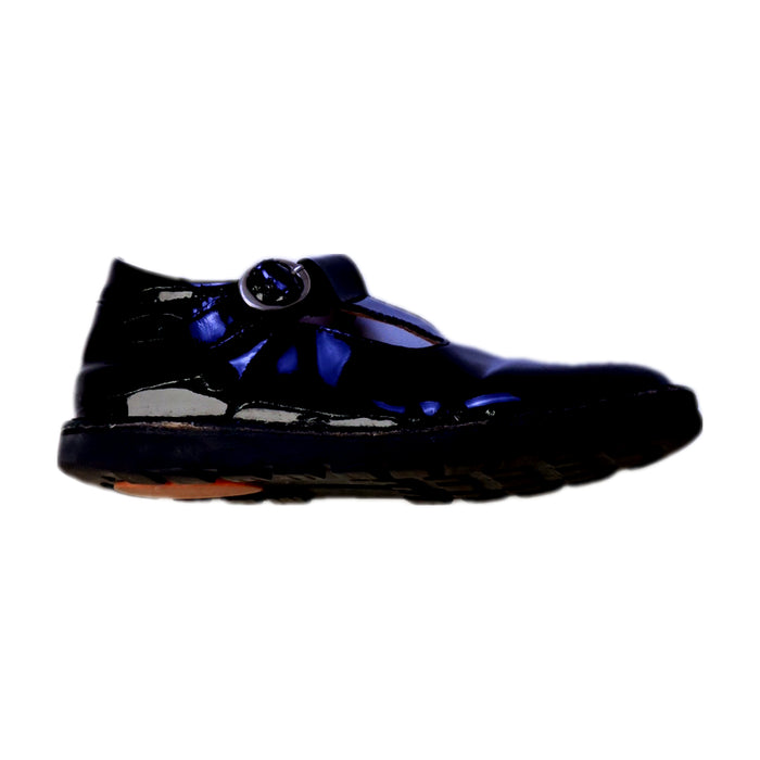A Black Flats from Petasil in size 6T for girl. (Front View)