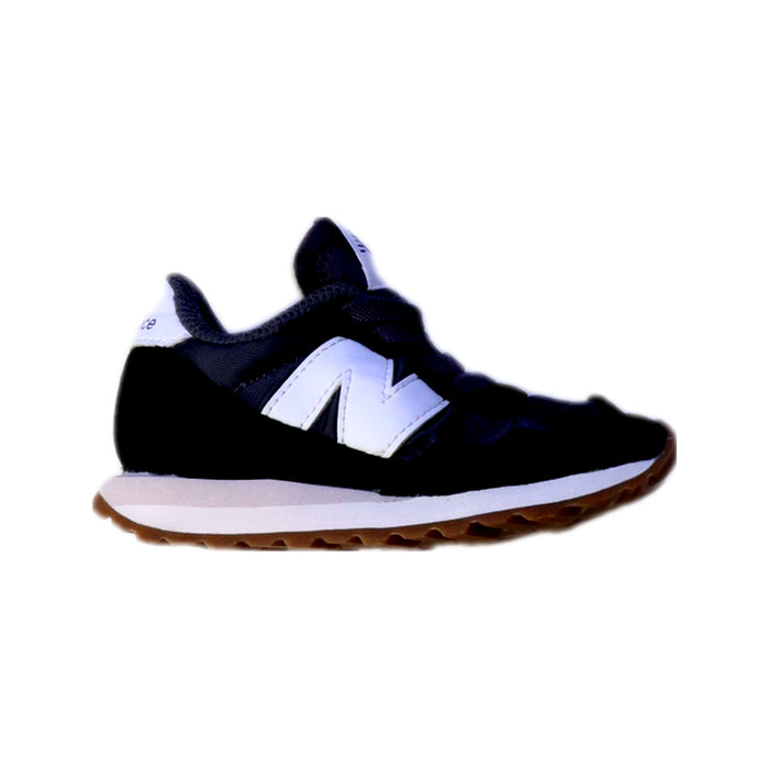 A Black Sneakers from New Balance in size 18-24M for neutral. (Front View)