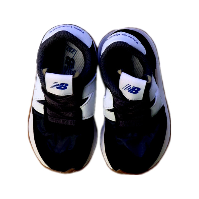 A Black Sneakers from New Balance in size 18-24M for neutral. (Back View)