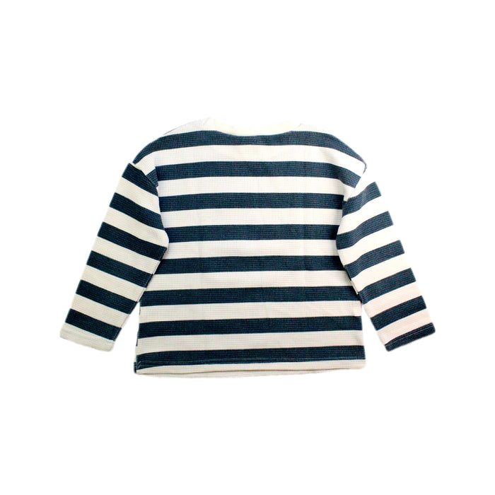 A White Crewneck Sweatshirts from Wynken in size 4T for boy. (Back View)