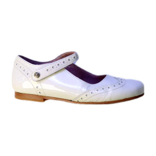 A White Flats from Jacadi in size 5T for girl. (Front View)