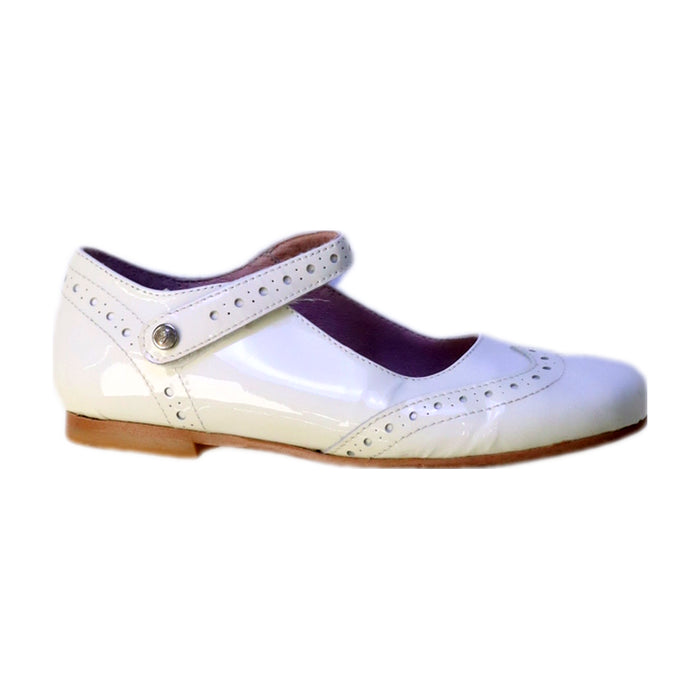 A White Flats from Jacadi in size 5T for girl. (Front View)
