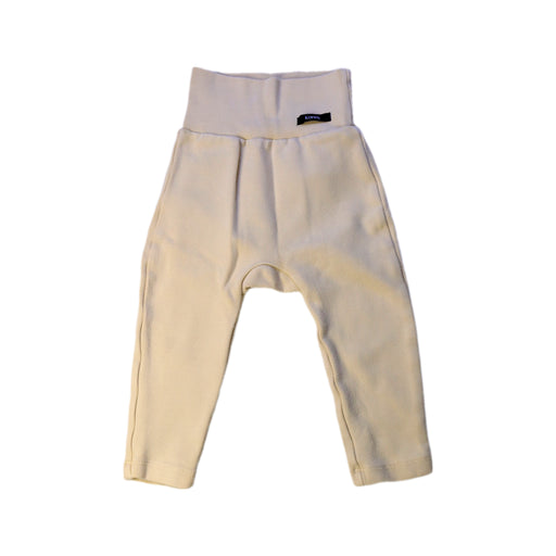 A Ivory Sweatpants from Konny in size 2T for neutral. (Front View)