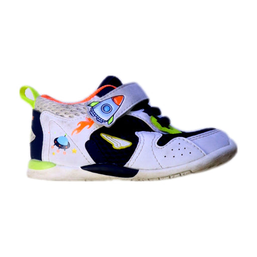 A White Sneakers from Dr. Kong in size 18-24M for neutral. (Front View)