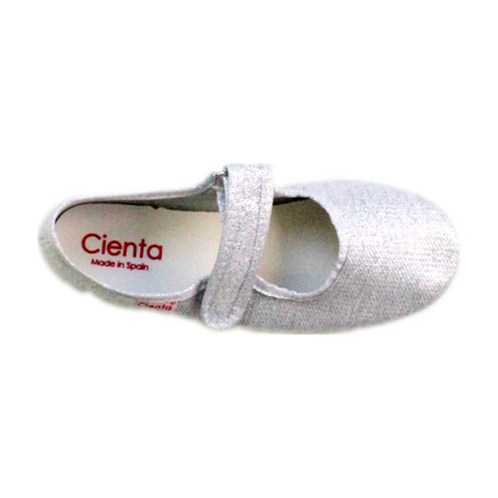 A Silver Flats from Cienta in size 6T for girl. (Front View)