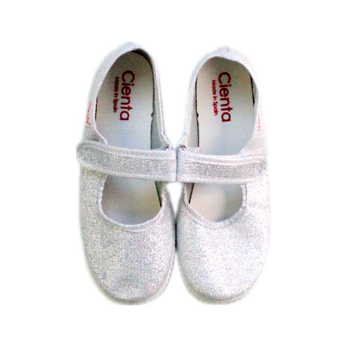 A Silver Flats from Cienta in size 6T for girl. (Back View)