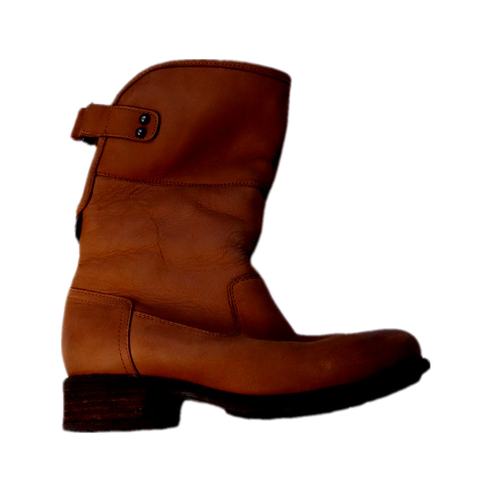 A Brown Winter Boots from UGG in size 11Y for neutral. (Front View)