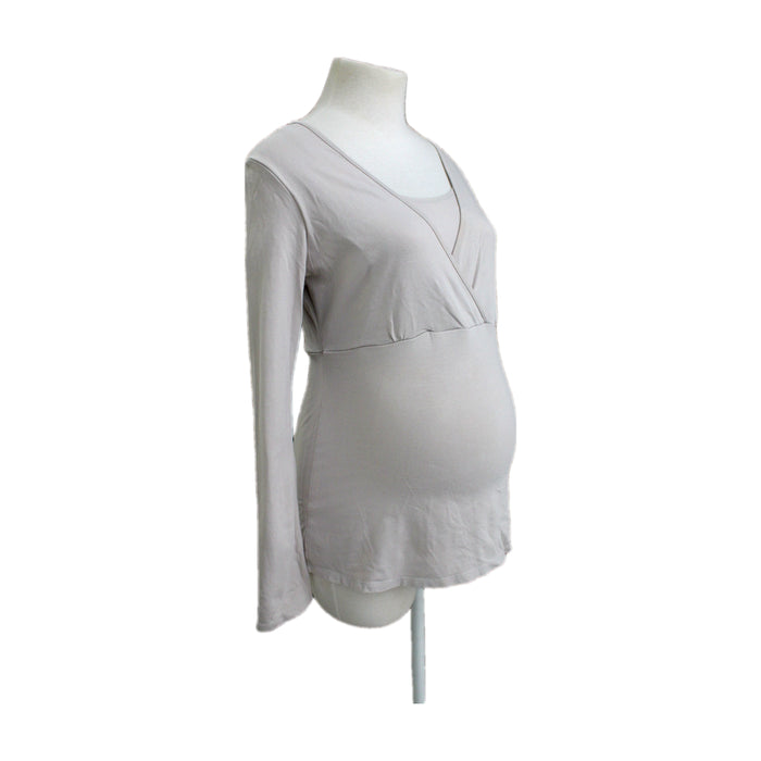 A Ivory Long Sleeve Tops from Mothers en Vogue in size Maternity-S for maternity. (Front View)
