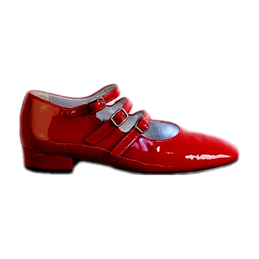 A Red Flats from Carel in size 5T for girl. (Front View)