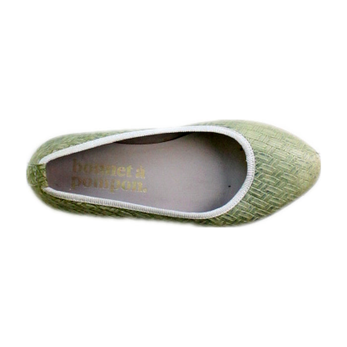A Green Flats from Bonnet à Pompon in size 5T for girl. (Front View)