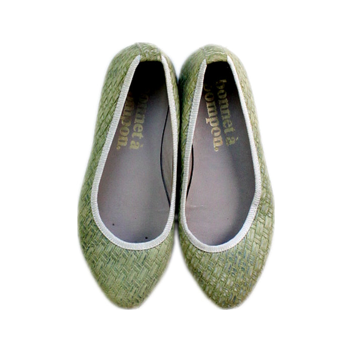 A Green Flats from Bonnet à Pompon in size 5T for girl. (Back View)