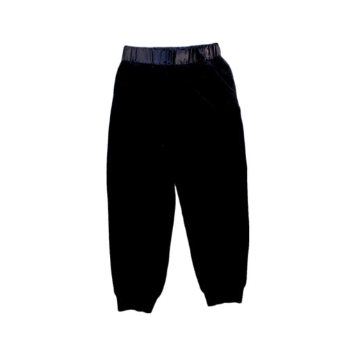 A Black Sweatpants from Juicy Couture in size 5T for girl. (Front View)