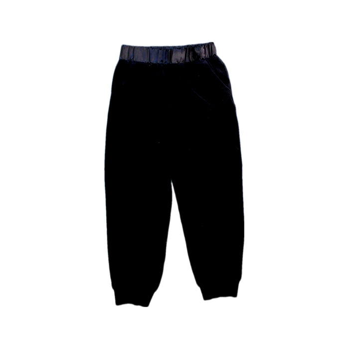 A Black Sweatpants from Juicy Couture in size 5T for girl. (Front View)
