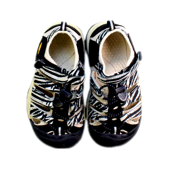 A Black Sandals from Keen in size 5T for neutral. (Back View)
