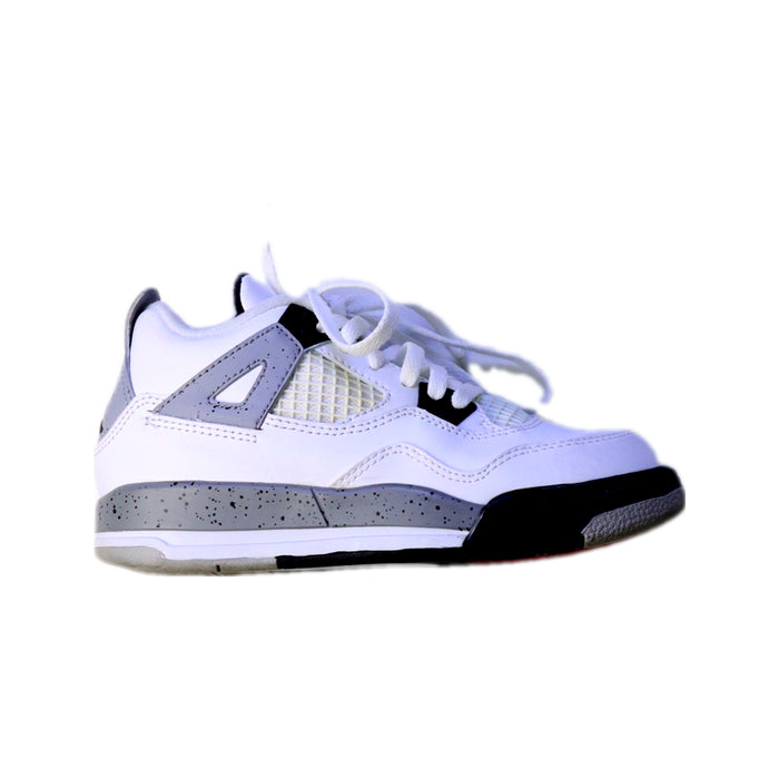 A White Sneakers from Air Jordan in size 6T for boy. (Front View)