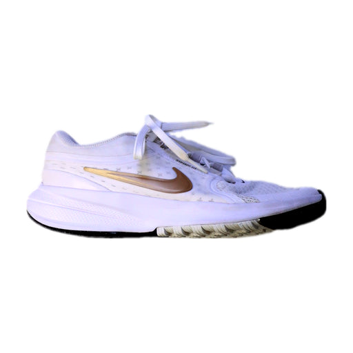 A White Sneakers from Nike in size 10Y for neutral. (Front View)