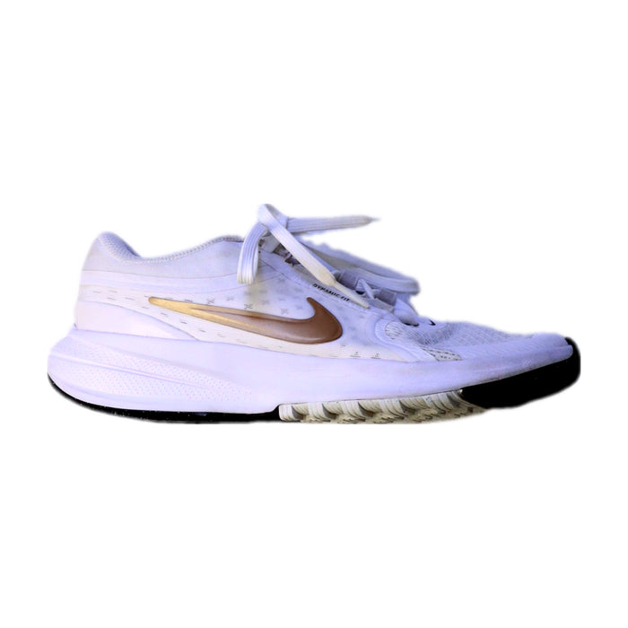 A White Sneakers from Nike in size 10Y for neutral. (Front View)